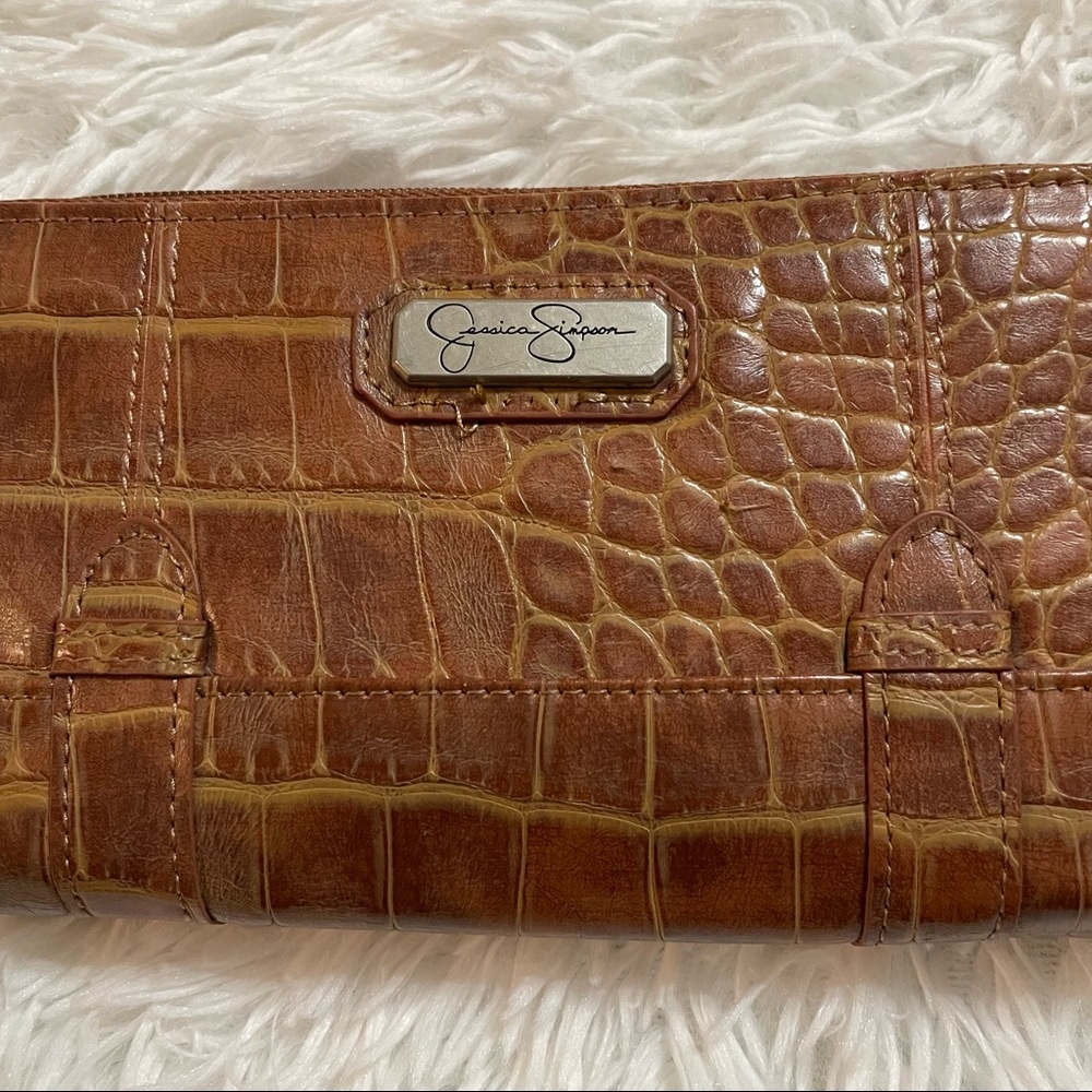 Brown Crocodile Embossed Women's Wallet - Picture 2 of 8